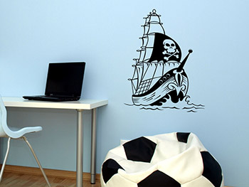Wandtattoo Piraten-Segelboot beim Schreibtisch